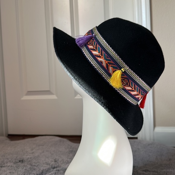 MadeInItaly Intrend by MaxMara Accessories Felt Fedora with Embroidered Ribbon. - Picture 9 of 14